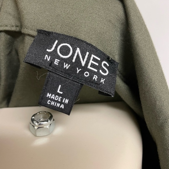Jones New York military jacket that is in excellent condition. Size L - Picture 6 of 8